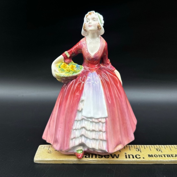Royal Doulton 1937 Janet HN 1537 Figurine Bone China England - Picture 5 of 6
